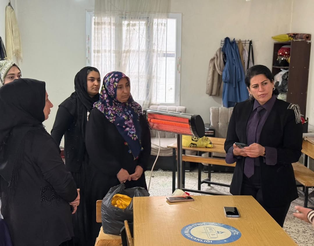 Halk eğitim merkezini ziyaret - Kilit tasi calimalari inceleme